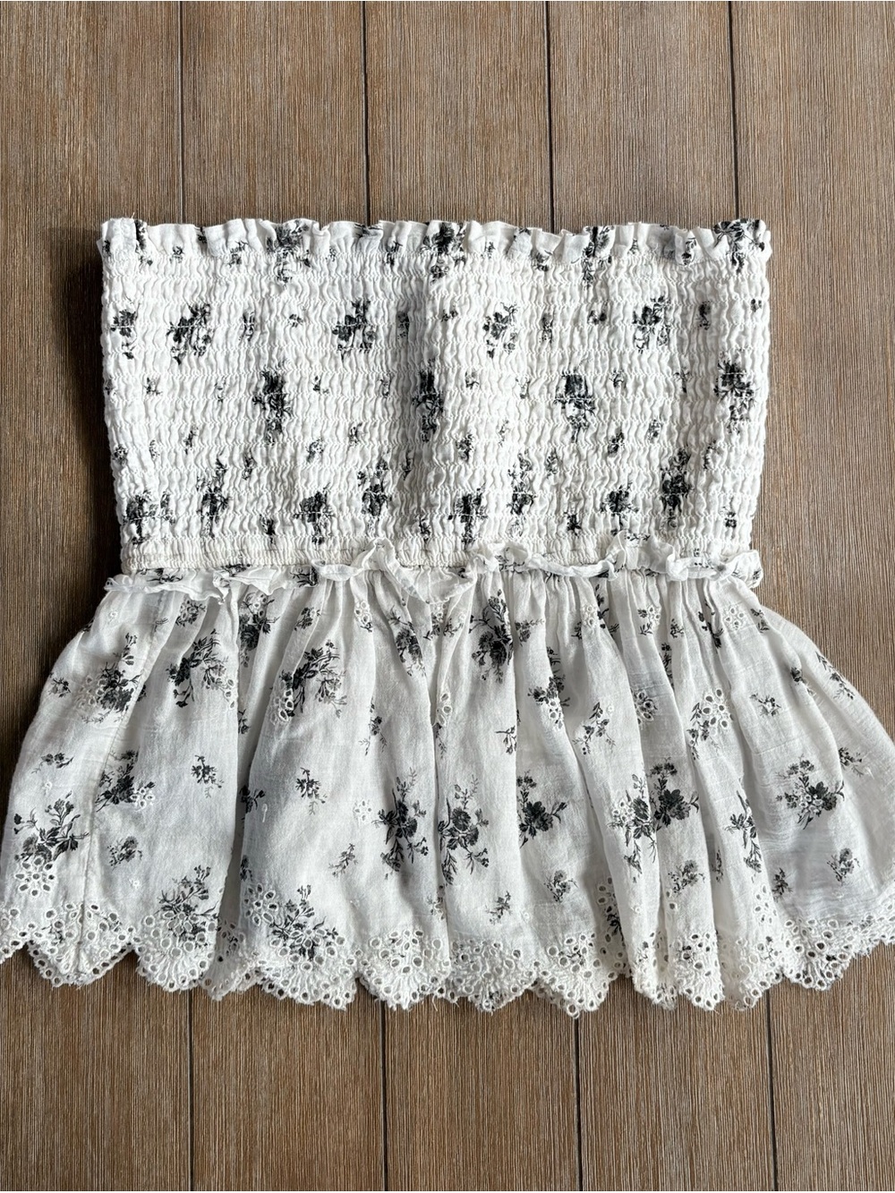 🌻American Eagle Outfitters White Tube Top with Black Floral Print🌻